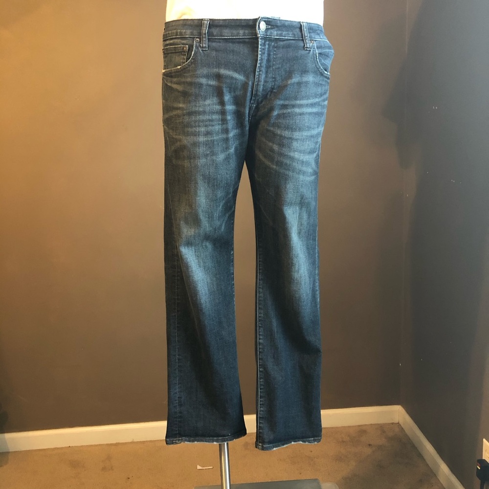American Eagle Men’s Blue Jeans.